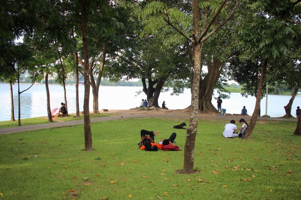 Couples at Inya Lake - New Naratif